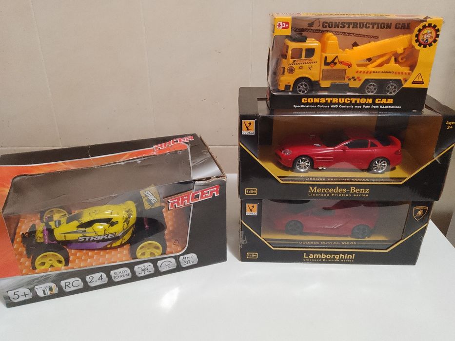 Vând mașini noi sigilate Schimb cu 8 black