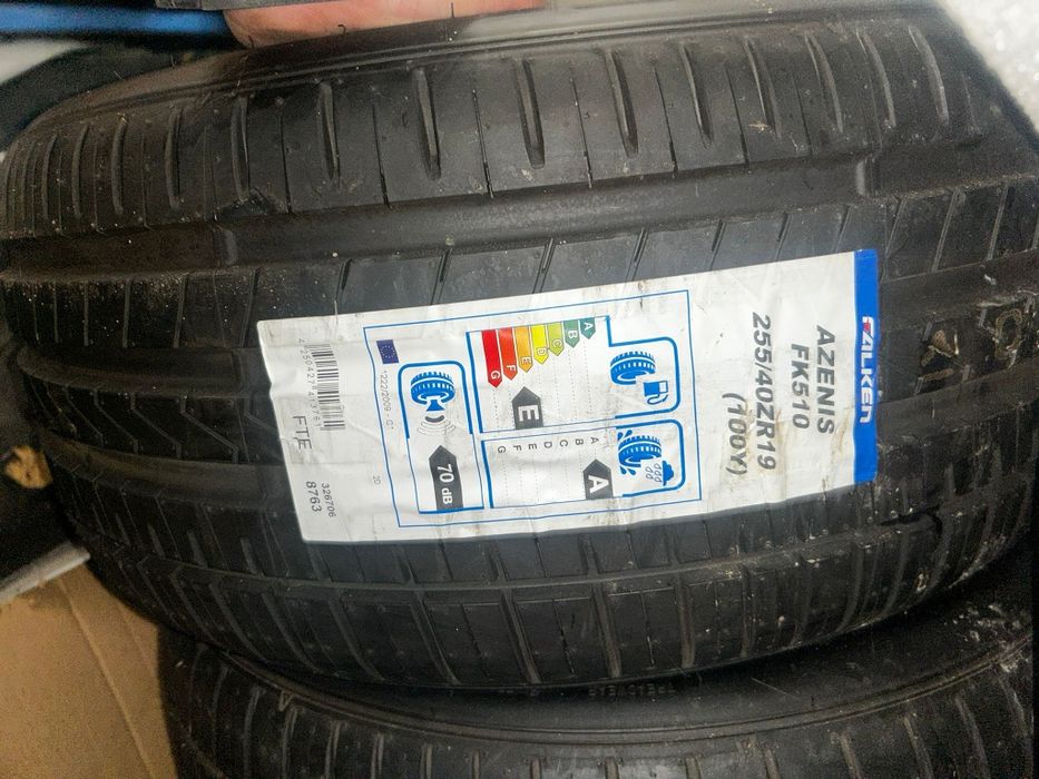Vând anvelope 255/40 r19