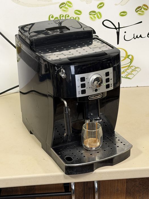 Кафемашина кафе автомат delonghi magnifica S  с гаранция