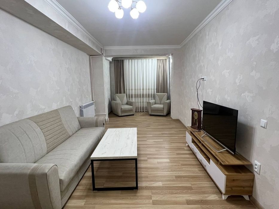 2- Комнатная,  Космонавтов  Метро рядом ( Аренда Квартиры)