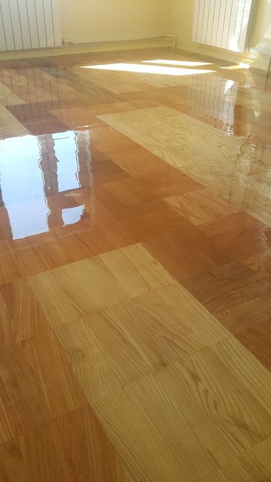 Установка плинтусов настил паркета ламината деревянных полов шлифовка