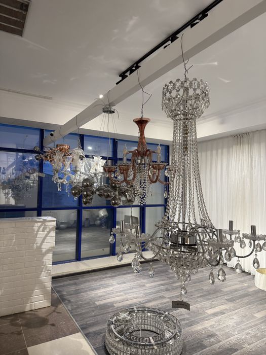 Продаются люстры и светильники