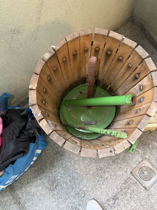 Urgent Teasc / Presă manuală pentru struguri + Zdrobitor de struguri