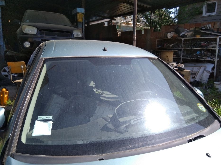 Nissan Almera на части