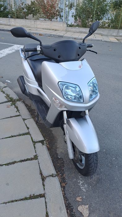 Продавам скутер ямаха