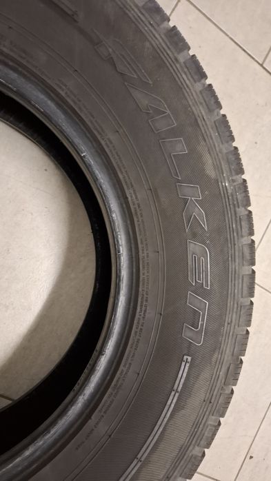 Зимна бусова гума  Falken 225 75 16C