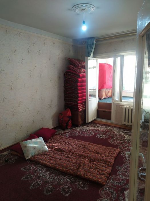 СрочнПродаётся своя 2 ком квартира сергели раён куйлук 5    балкон 2*3