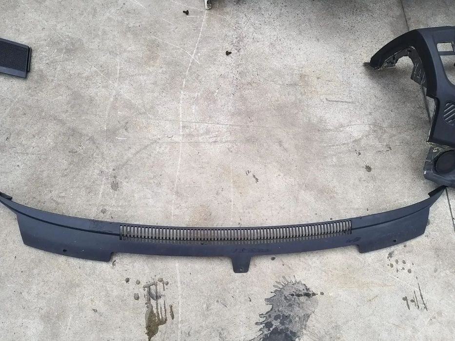 Grila capota dodge journey 05178502ae