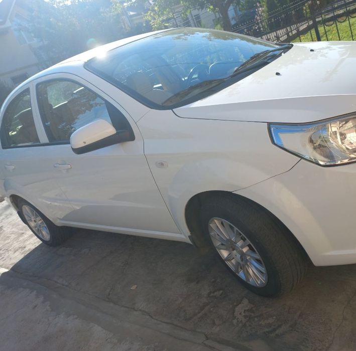 Nexiya 3, 4 srochno sotiladi