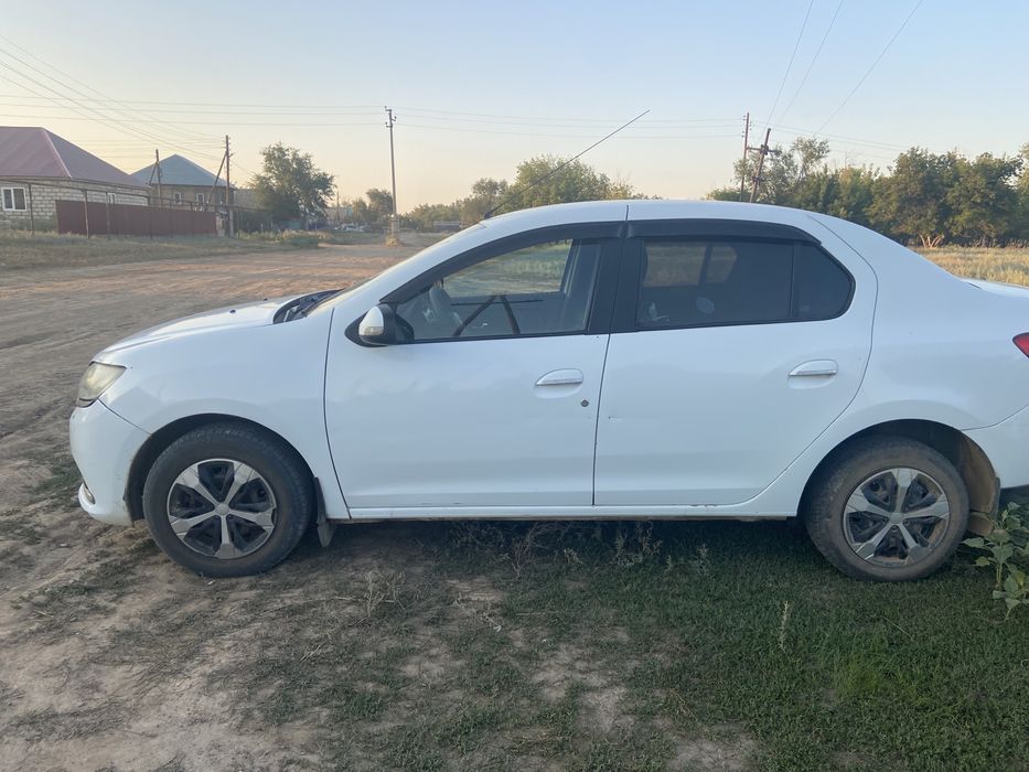 Продам машину рено логан