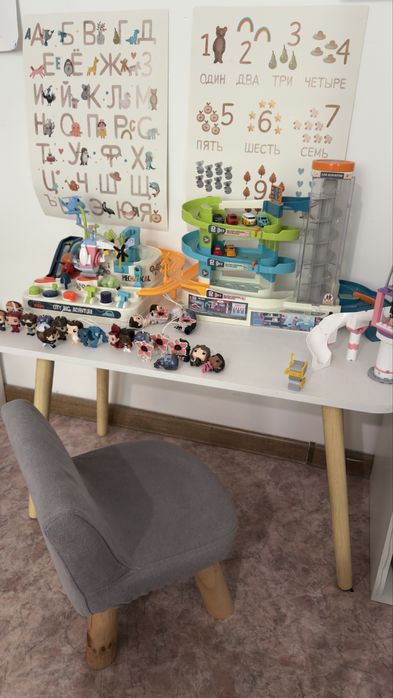 Продам детский стол со стулом