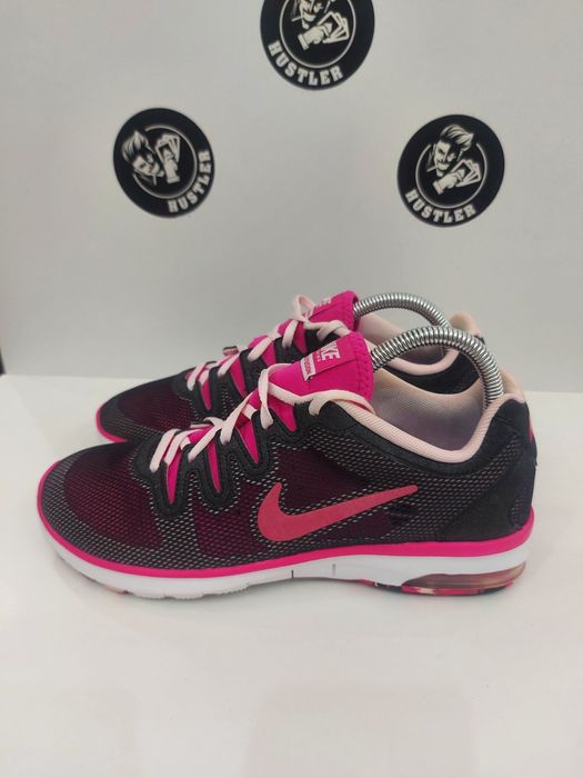 Дамски маратонки NIKE. Номер 40