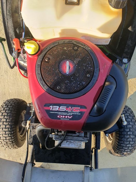 Tractoraș de tuns iarba gazon VIKING