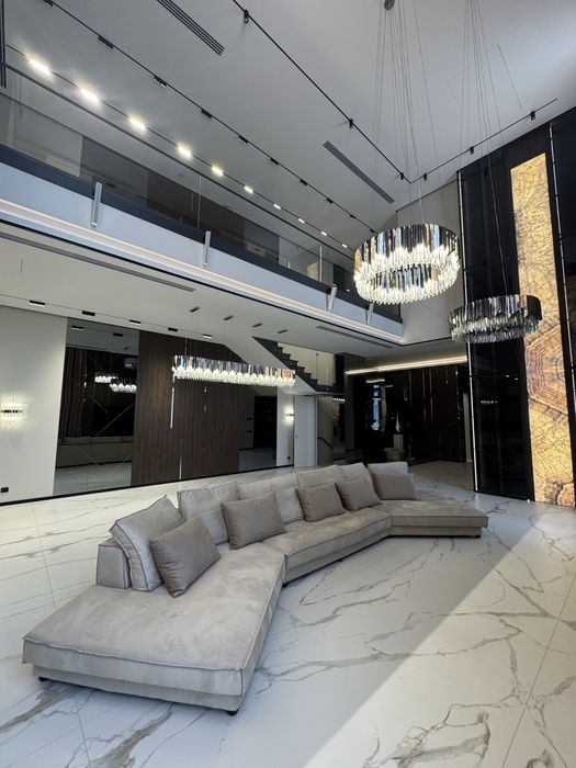 Продаётся Шикарный Hi-Tech дом.