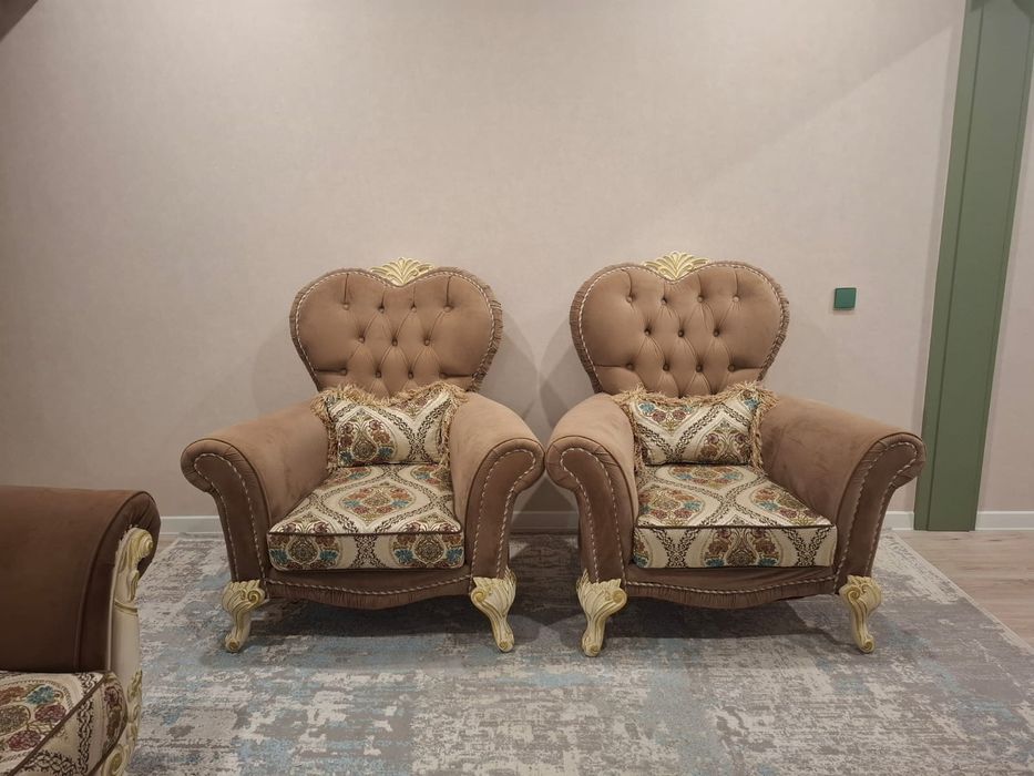 Продам срочно диван, кресло