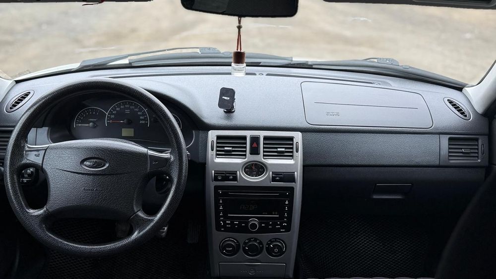 Продам Приора1 люкс