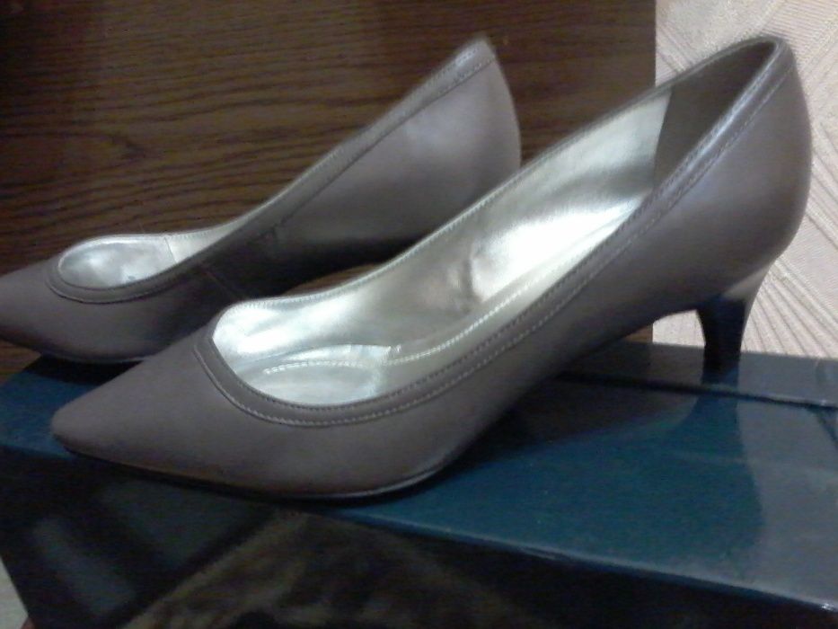 продам женские модельные туфли