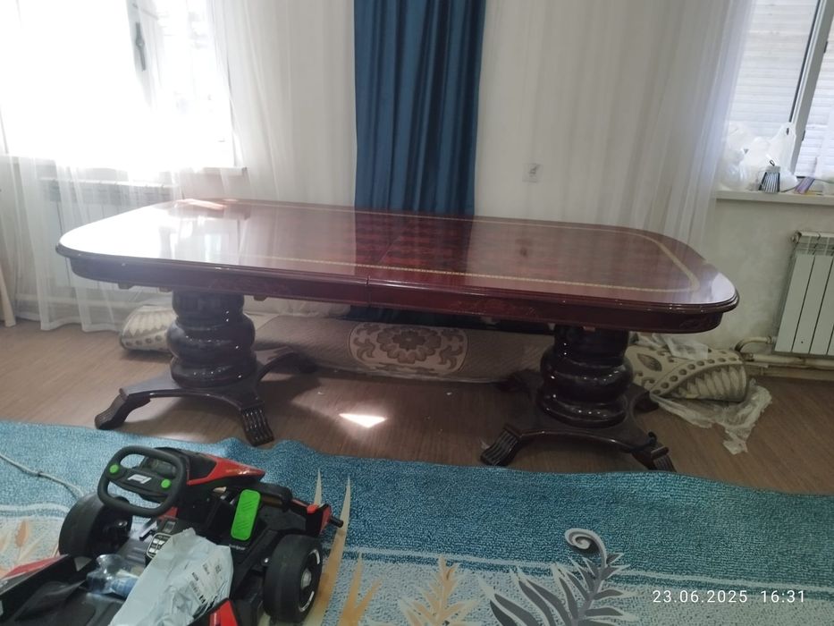 Стол почти новый с торгом