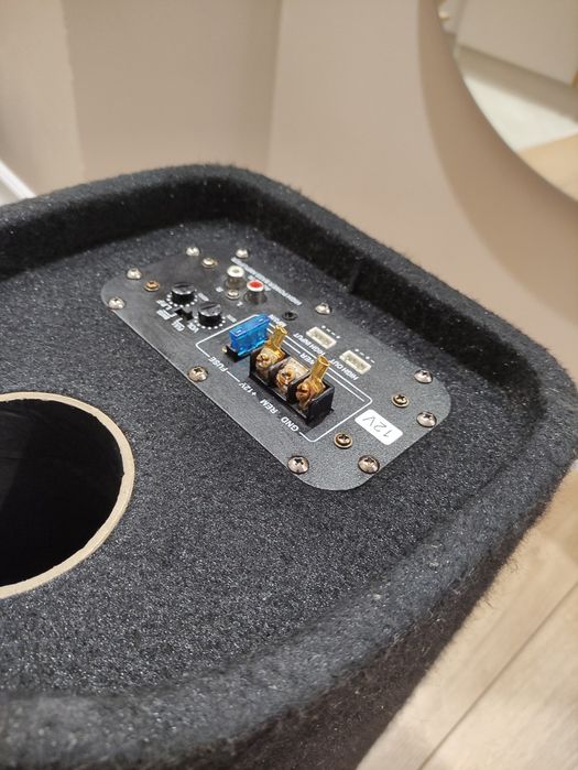 Почти новый сабвуфер