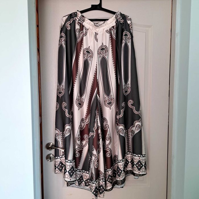 Лот от две части- панталон със широк крачол и блуза.