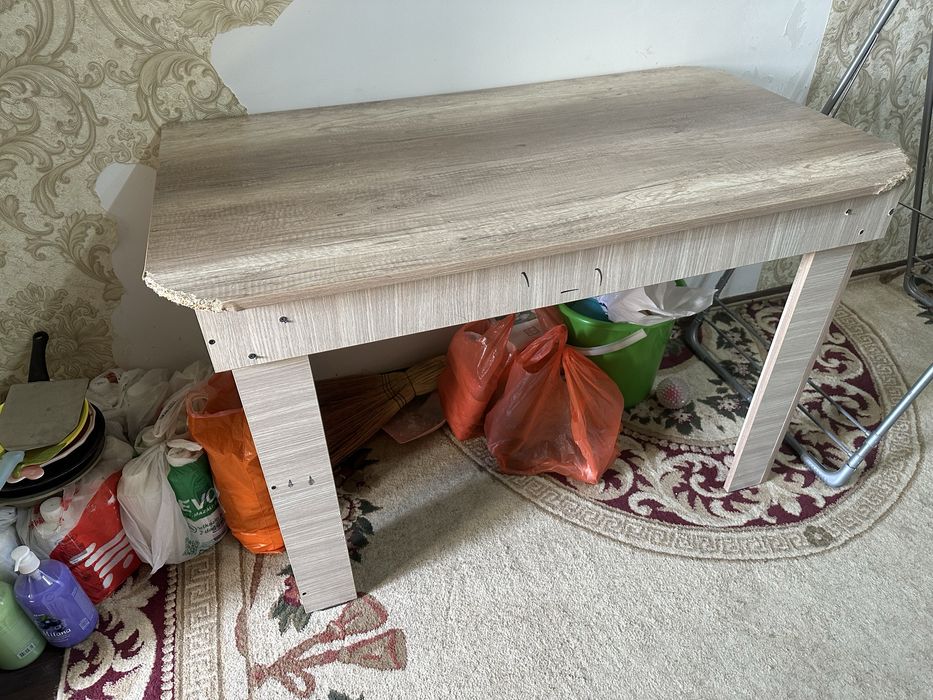 Стол продается б/у для кухни и зала