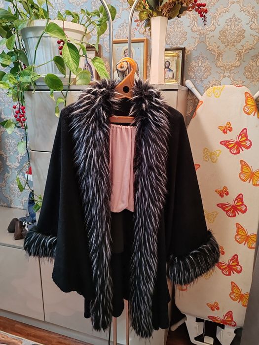 Стильное пончо с мехом