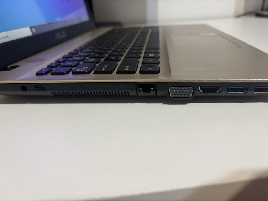 Laptop Asus VivoBook Baterie 2 Ore Jumatate