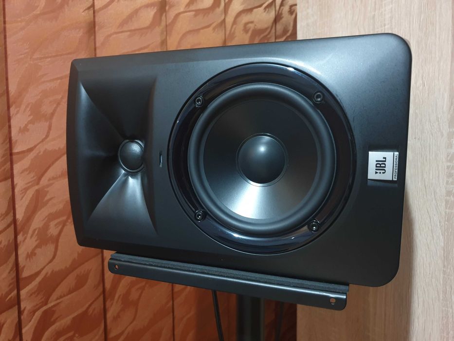 Boxe de studio JBL LSR 305 plus stative.