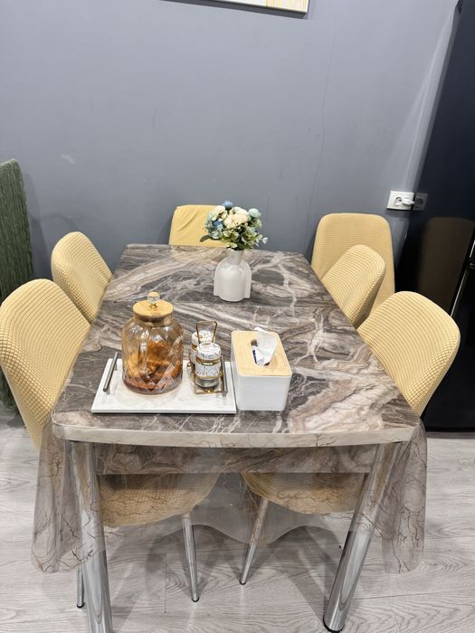 Стол со стульями