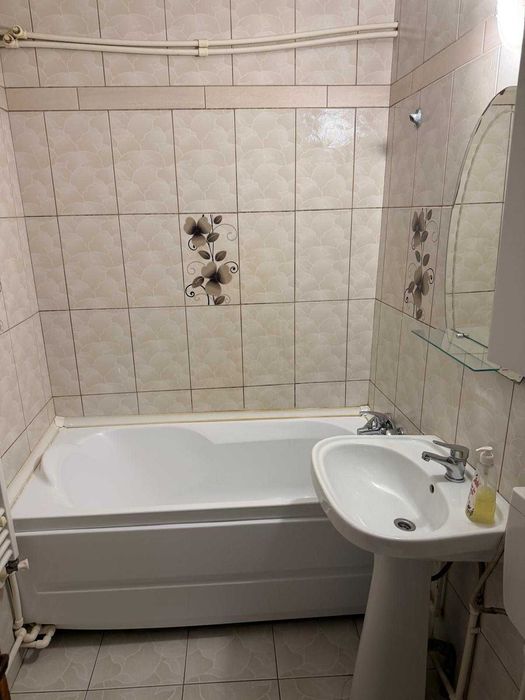 apartament 3 camere de inchiriat