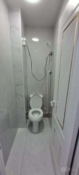 Продам чиланзар 24.  Трёх комнатная.  Балкон 2x6