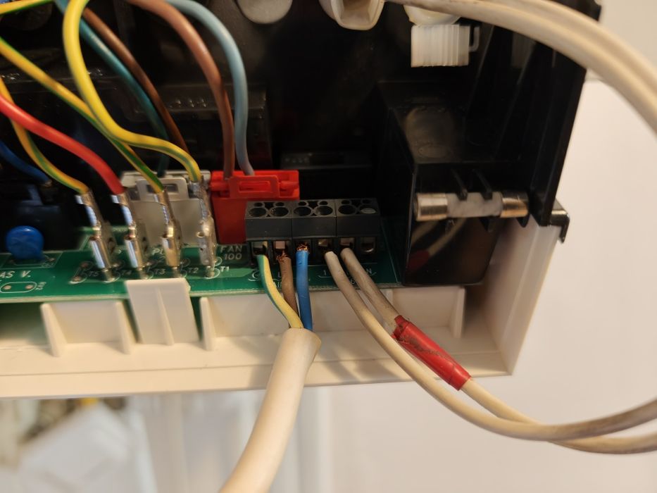 Centrala pe gaz Viessmann vitoped 100 in parametri normali de funcționare.