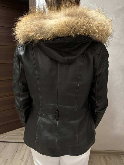 Дамско кожено яке от естествена кожа с богата качулка от лисица