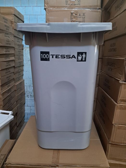 Мусорний бак в отличном качестве