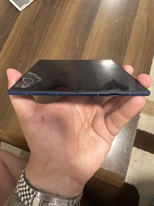 Продавам Samsung Galaxy Z fold 7 512 GB 2 години гаранция. Закупен на 6.03.2026г.