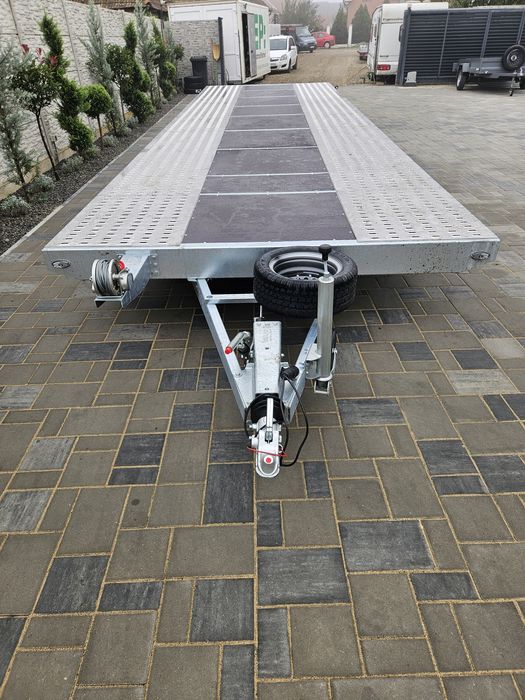 De inchiriat Trailer pe 3 axe 8,5x2,50 metri 3500 kg drept cu podul pl