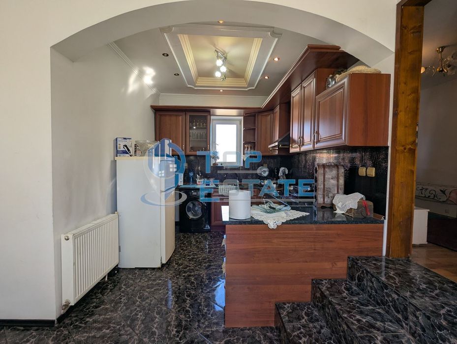 Ремонтирана и готова за нанасяне къща в село Пчелище, област Велико Т