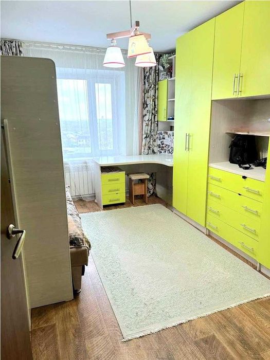 а Продам 3 комнатную Улучшенной план 8 микрорайон