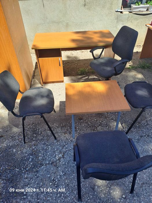 Продавам офис обзавеждане