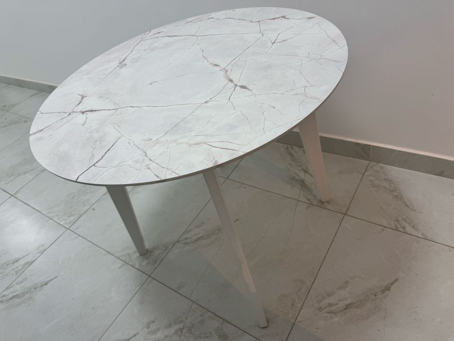 Продам стол обеденный