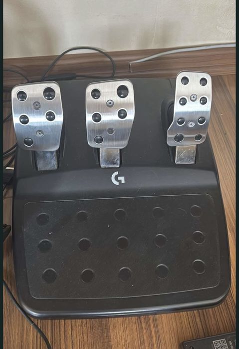 Volan cu pedale Logitech 923 cu schimbator de viteze