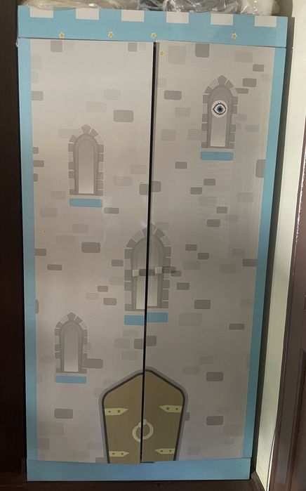 Продавам гардероб за детска стая