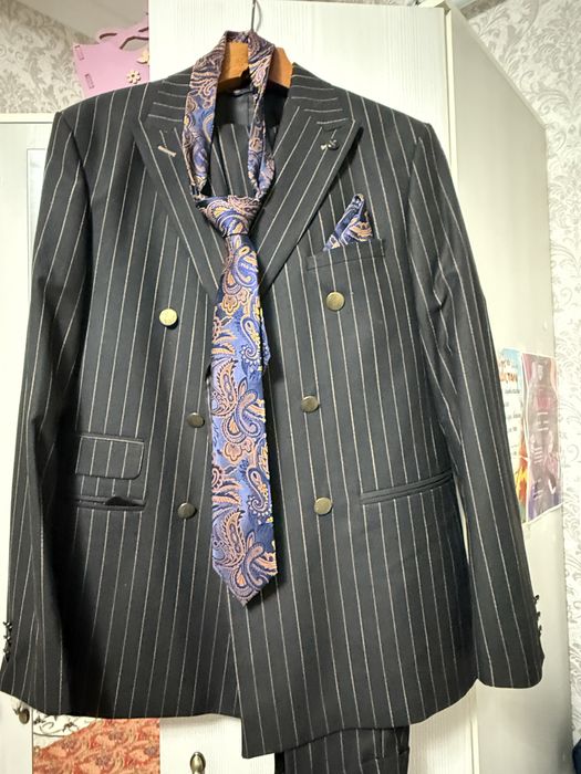 Мужской костюм (галстук, платок)