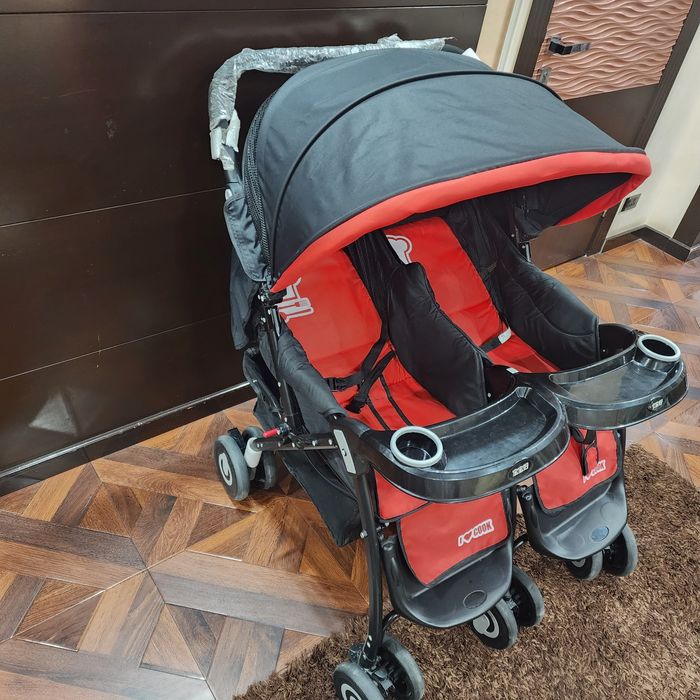 Ikkitalik egizaklar kalyaskasi