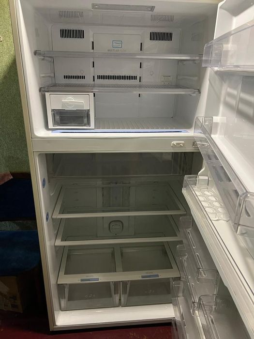Холодильник LG на 600л