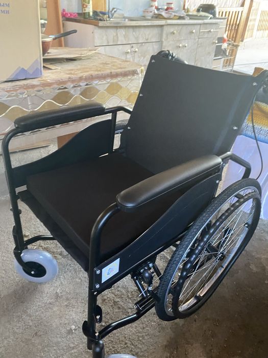 ПРОДАМ Инвалидную коляску с ручным приводом
