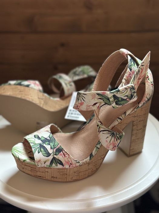 Sandale HM marimea 37 noi cu eticheta