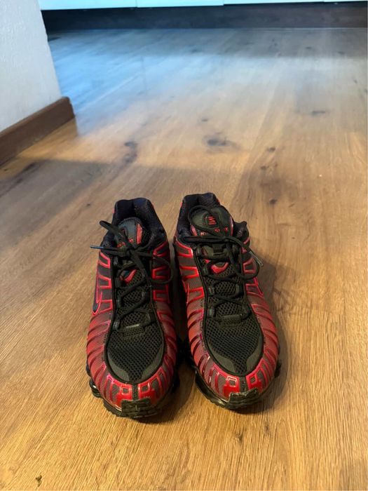 Nike shox red/black
