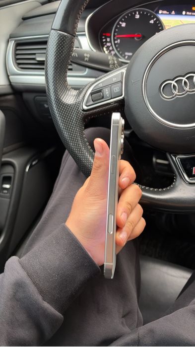 Vand iphone 16 pro max garantie pana in 2027 mai