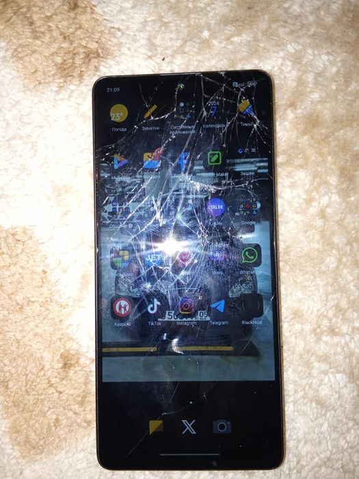 Poco m6 pro разбитый экран на работа не влияет